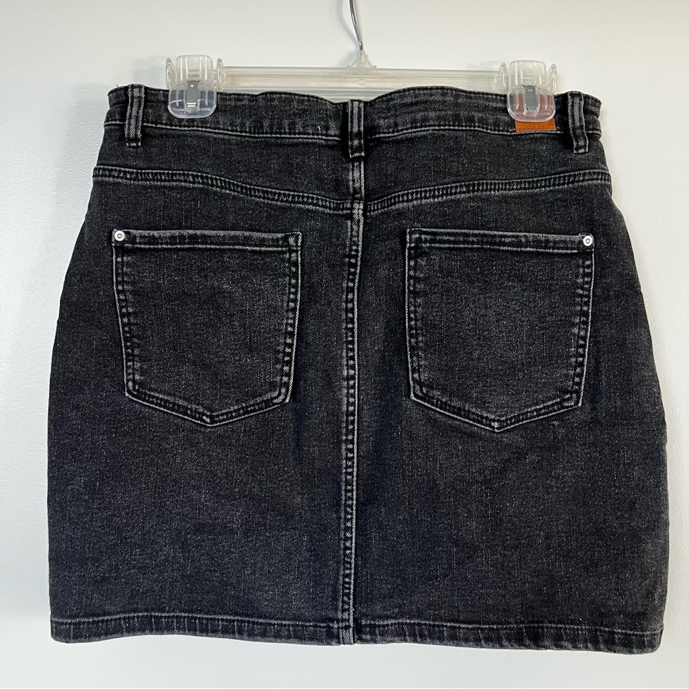 Zara Denim Skirt (L) - Picture 4 of 4